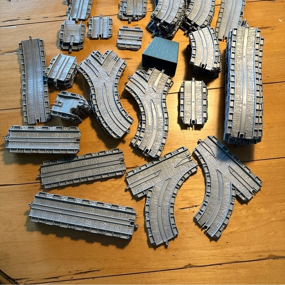 Thomas & Friends Take Along Tracks Lot - Picture 5 of 8